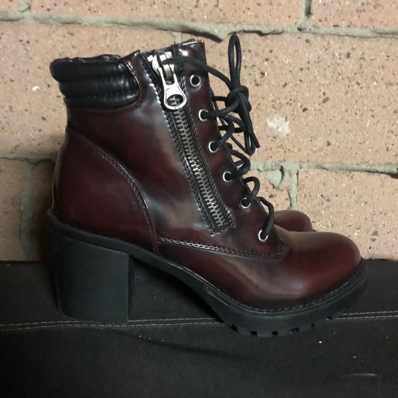 Boots with heal - Picture 2 of 3